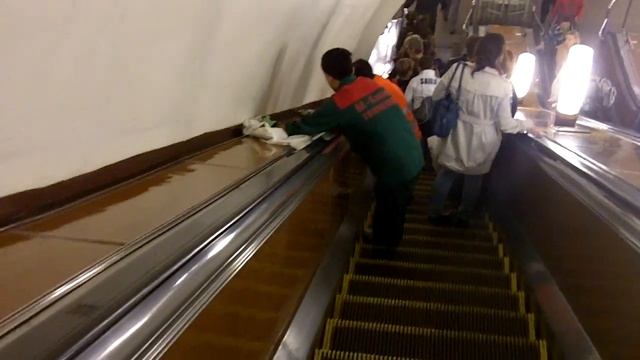 Москва. в Метро. Чистка. смотреть онлайн