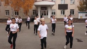 Флешмоб ко Дню республики от студентов колледжа искусств