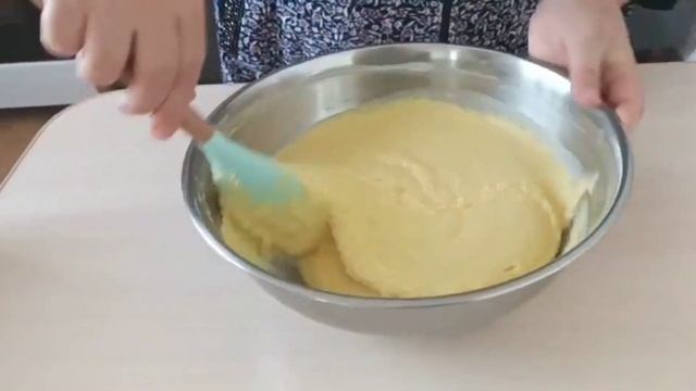 Если у Вас есть кукурузная манка, Приготовь на сковороде.Домашний чурек.