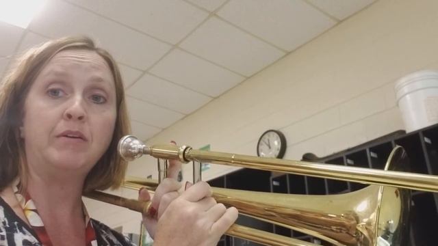 How to Play the Concert B flat Major Scale on trombone смотреть онлайн