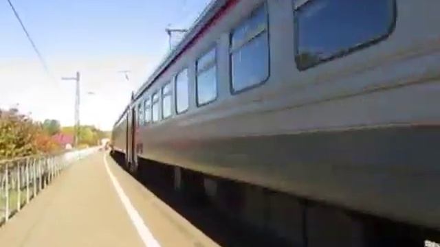 ЭД9М-0205 с пригородным поездом 6306 Иркутск-Сортировочный - Слюдянка (12 вагонов) смотреть онлайн