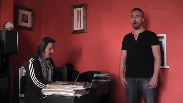 Tenor singing above high F during lesson смотреть онлайн