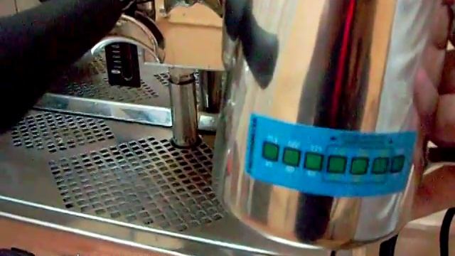 Молочник с датчиком температуры смотреть онлайн