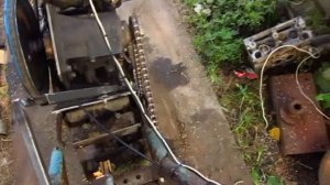 одногусеничный мотоблок.Новая конструкция.Плюс катапульта для пироизделий.