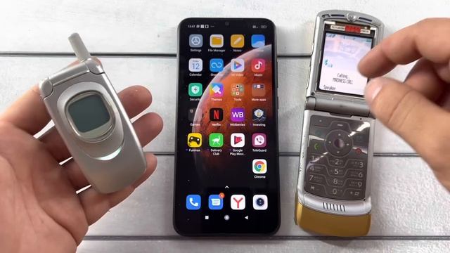 XIAOMI Redmi 9c NFC and Motorola Razor Gold Incoming Call & Samsung A800 Outgoing Call / Two Flip смотреть онлайн