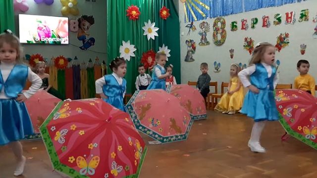 Танец на 8 марта "Танок краплинок" капелек младшая группа смотреть онлайн