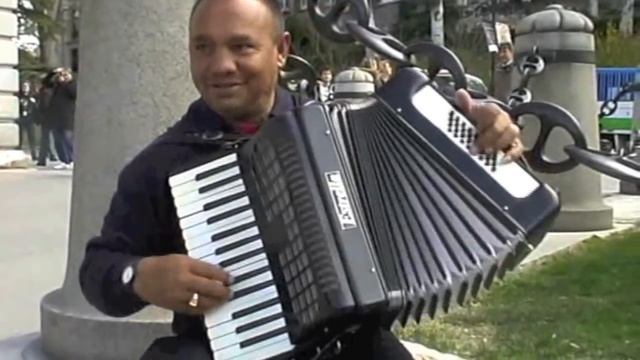 Уличные музыканты. "Аккордеон - виртуоз" - Мадрид - street music