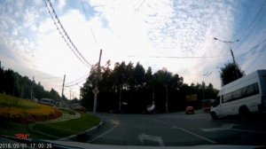 Проезд перекрёстка с круговым движением в Чебоксарах на кольце «Роща» с новой дорожной разметкой.