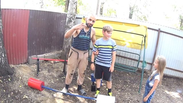 ЛАЙФХАК САМОДЕЛЬНЫЕ ГАНТЕЛИ ШТАНГА ТУРНИК LIFEHACK DUMBBELLS BARBELL HORIZONTAL BAR смотреть онлайн