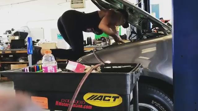 Мэлори Вудс - та самая девушка из шиномонтажа смотреть онлайн