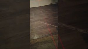 Как ровно вырезать линолеум под крышку подполье!