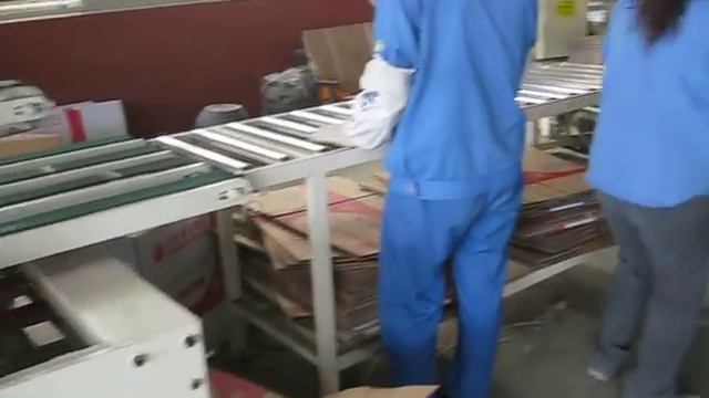 Машина для склеивания картонной коробки