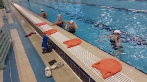 ВЕСЕЛАЯ РАЗМИНКА В ВОДЕ / СПОРТИВНОЕ ПЛАВАНИЕ / УЧИМСЯ ПЛАВАТЬ