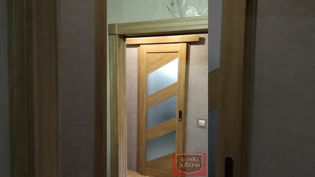 Установили дверь купе (Аэлита) в ванную комнату и портал в зал.Роял-двери.