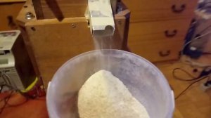 Домашняя мельница для муки