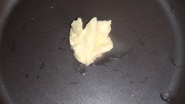 У вас дома есть сосиски? Шикарный пышный #омлет с молоком на сковороде смотреть онлайн