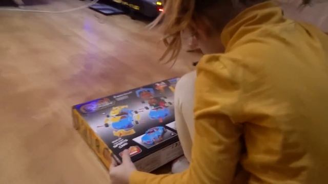 VLOG Алиса первый раз в гостях у бабушки смотреть онлайн