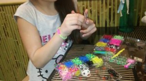 как плести браслеты из резинок