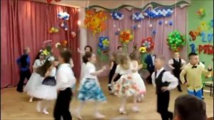 Выпускной в детском саду. Красивый ВХОД с цветами и шарами на выпускной