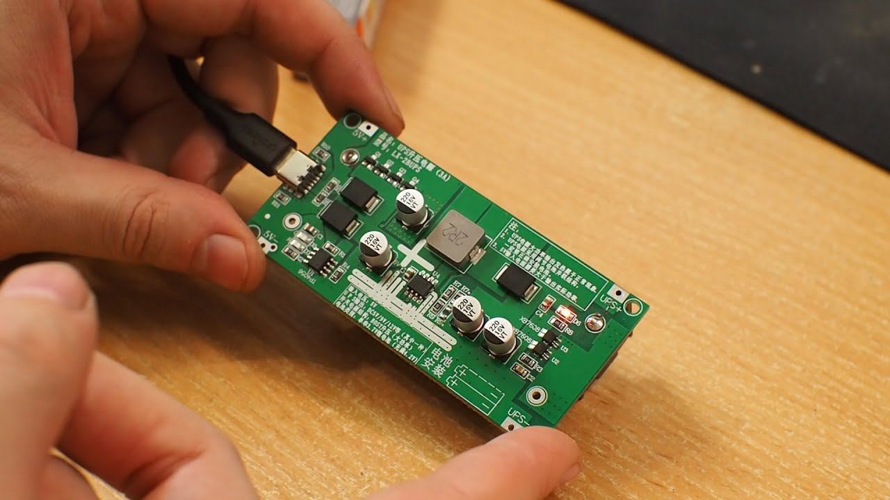 UPS для роутера с двумя 18650 на 5, 9 или 12 вольт смотреть онлайн