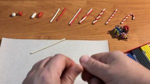 Как слепить конфетку из пластилина - Лепим из пластилина новогодний леденец - Поделка из пластилина