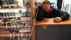 Как очкарик покупает телефон за 50 рублей. А потом пытается продать за 100!  (рынок "Юнона&q...