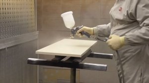 Отделка высокоглянцевым лаком мебельного фасада в плёнке ПВХ