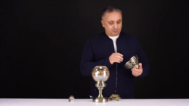 Установка и замена лампочки в настольной лампе Ситилюкс Каир CL419813 смотреть онлайн