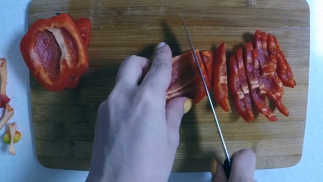 Зеленый салат с соусом песто смотреть онлайн