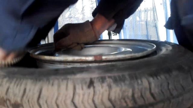 Диски ВАЗ 2103 с ушками под колпаки,без хампов под бескамерные шины.. смотреть онлайн