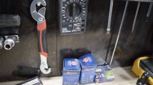 Слесарный верстак на минималках в гараж своими руками. Обзор