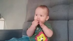 8 месяцев. Брынчит. Милый ребенок