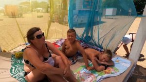 ФЕОДОСИЯ - Золотой Пляж. Увидел и ОЧУМЕЛ. САРАИ на берегу МОРЯ.  Куда я попал ВСЯ ПРАВДА.