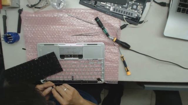 Thay bàn phím Macbook Air A1370 đời 2011