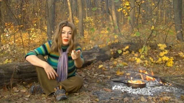 Как пожарить картошку в сковородке на костре / Лесная кухня смотреть онлайн
