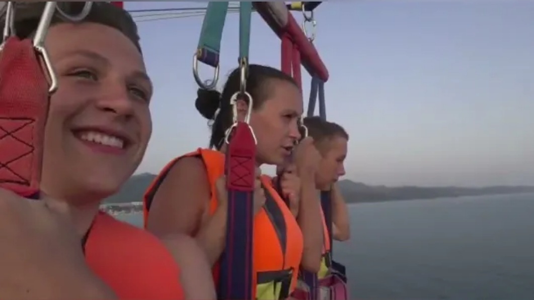 Летим на ПАРАШЮТЕ первый раз ? Лазаревское смотреть онлайн