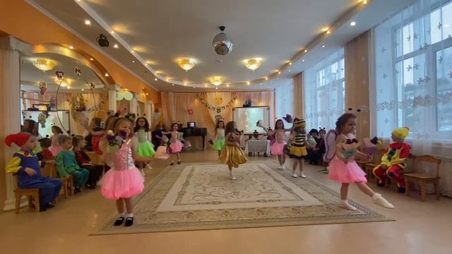 8 МАРТА 2023 смотреть онлайн