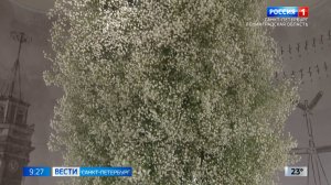 Внутреннее пространство Думской башни украсили цветочными композициями