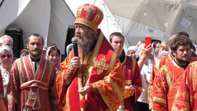 Слово митрополита Ростислава. 22.05.2022, пл. Новособорная, Городской крестный ход смотреть онлайн