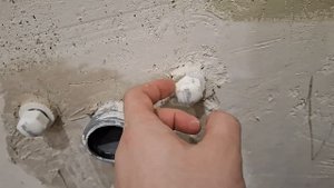 Установка ванны и монтаж коробов в ванной комнате перед укладкой плитки