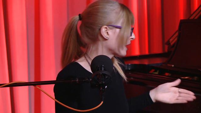 Kelly Moran, Live in our Studio смотреть онлайн