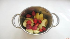 Кисель из яблок и клубники