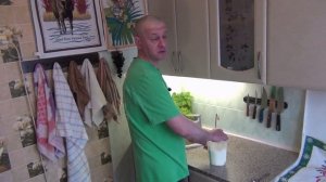 Как приготовить сухое молоко.mp4