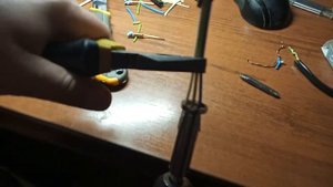 Китайская приспособа для зачистки и скручивания проводов