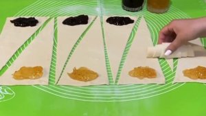 Круассан из готового, слоеного теста с джемом