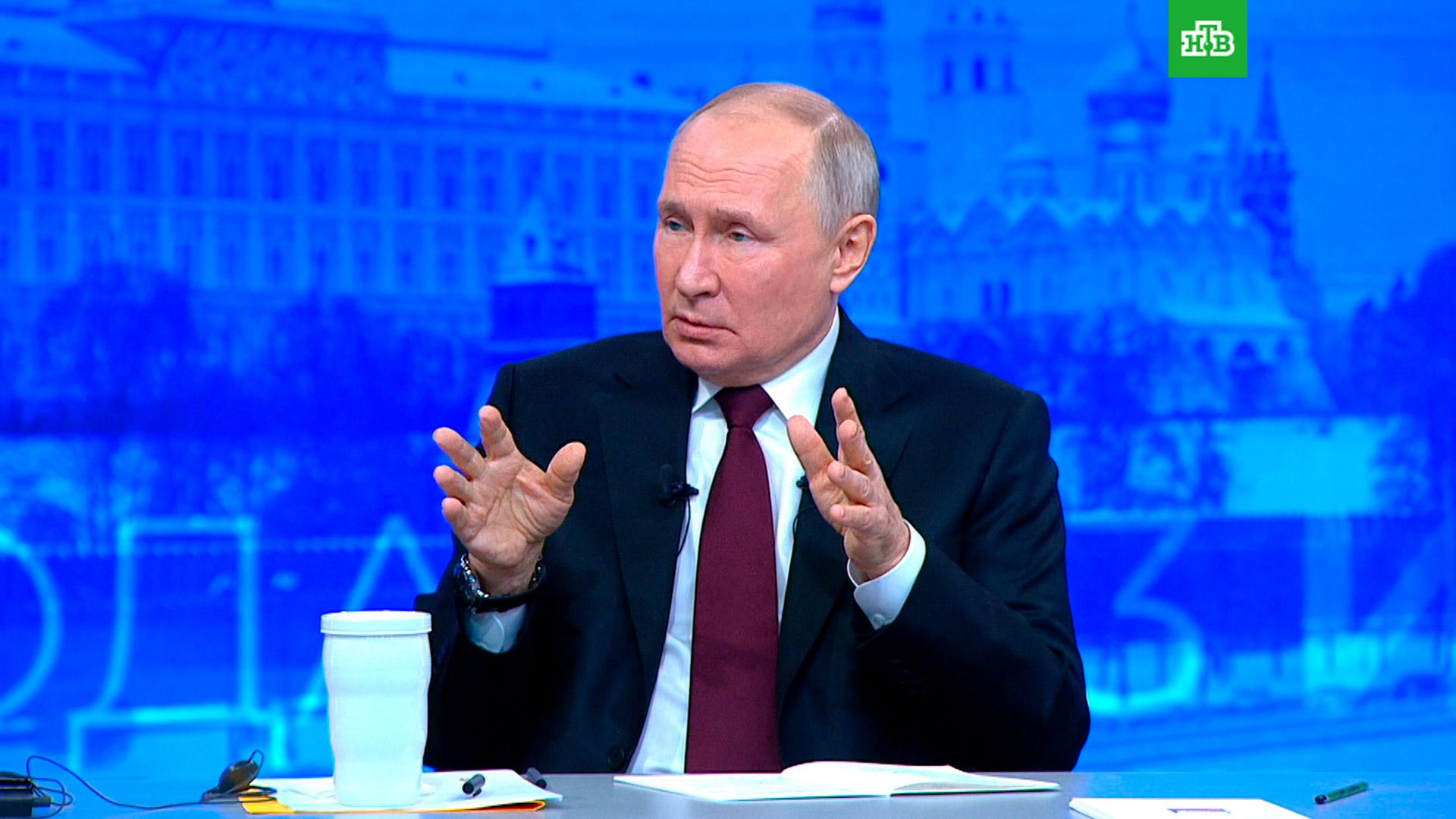 Путин: РФ надеется найти оптимальное решение по обмену заключенными с США