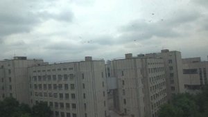 Лифт ЩЛЗ с ширмовыми дверьми и старый модернизированный лифт