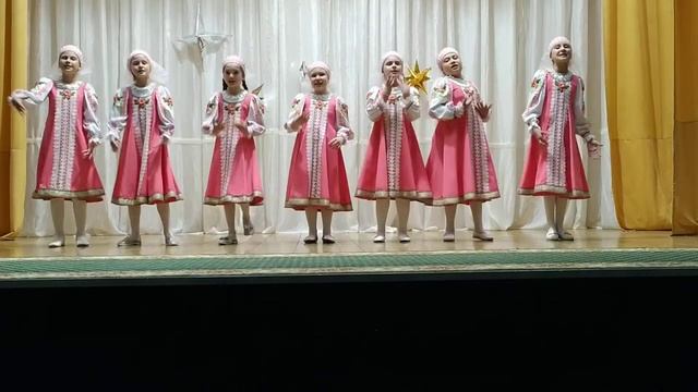 Заявка 1221. Ансамбль "Карусель" - "Пошла млада за водой" смотреть онлайн