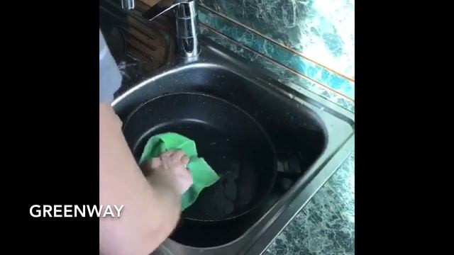 Моем сковороду (после жарки рыбы) салфеткой для мытья посуды от Гринвэй. смотреть онлайн