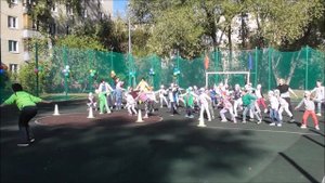 Физкультурная разминка «Вечный двигатель». Ведущая - Наталья Перышкова. Мы танцуем, мы играем